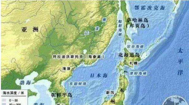 从地图上看鄂霍次克海位于日本北海道北部千岛群岛的东部,日本海东至