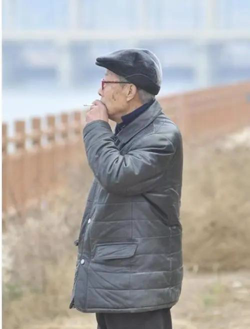 我都74岁了,每个月退休金5637,本该是享清福的时