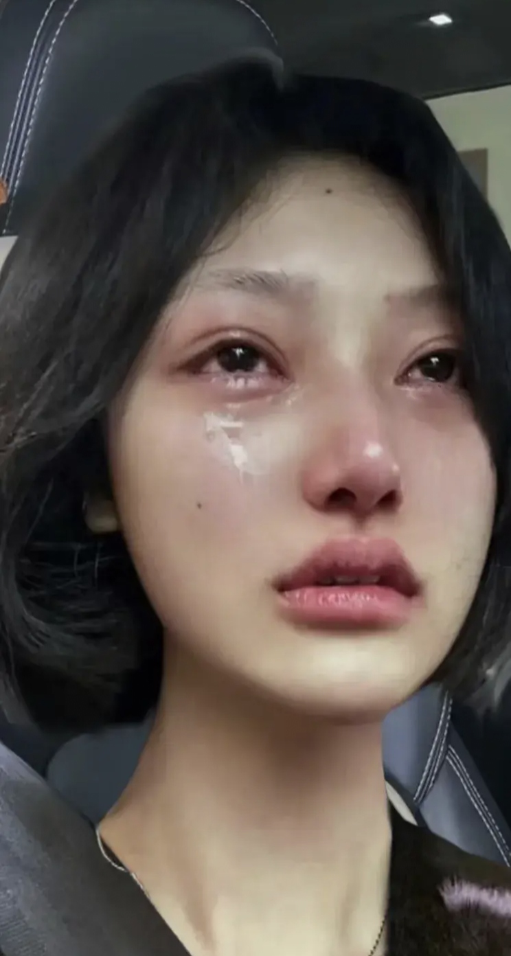 大哭大哭真人患癌女孩哭泣林其乐哭女生坐在车里大哭图片穷姐姐哭了