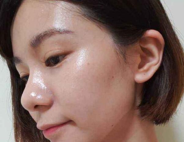 为什么刚涂完粉底液脸很白,没过半天就暗沉了?内行人说出了真相