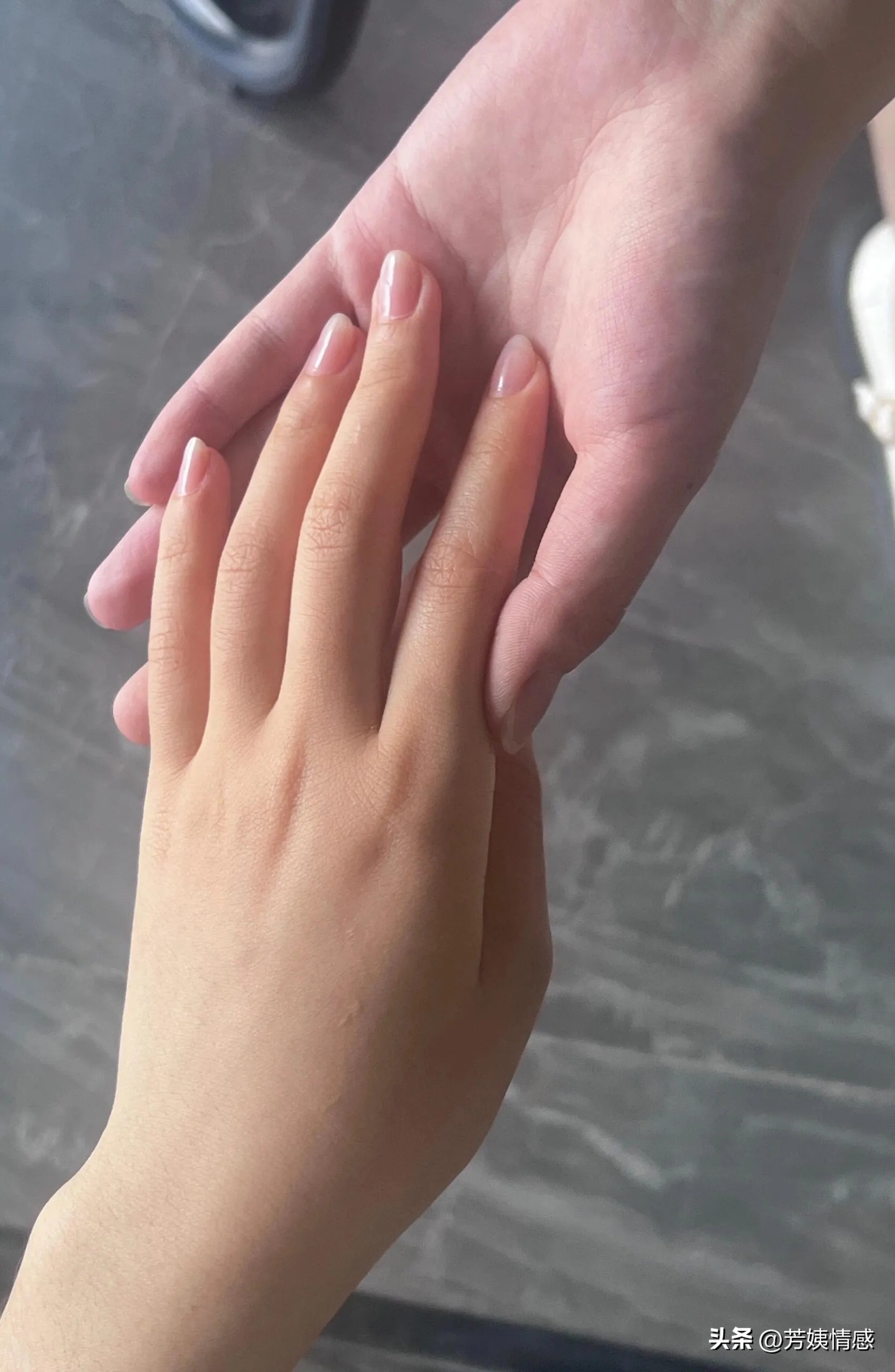 没想到啊,她过后给我发了条消息:"下班后,来我家让你爽翻天