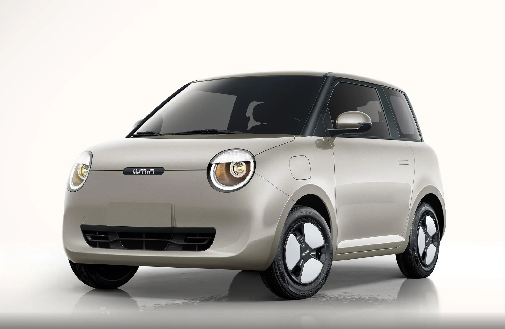 不到5万元的纯电微型车宏光mini ev与长安lumin怎么选?