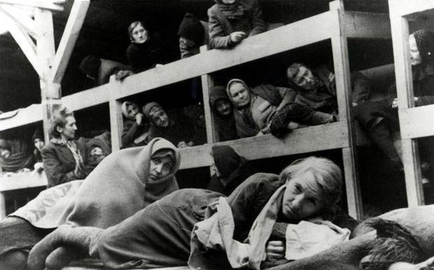 1790年,一艘载有221名女囚的军舰从英国出发,到了万