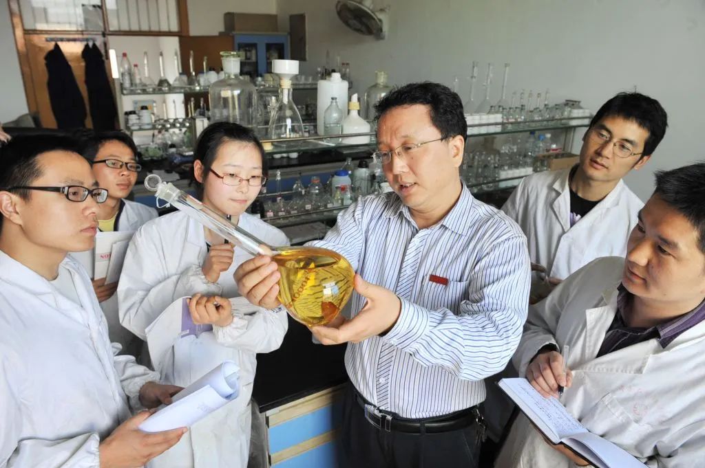祝贺!中南大学赵中伟院士荣获全国模范教师!