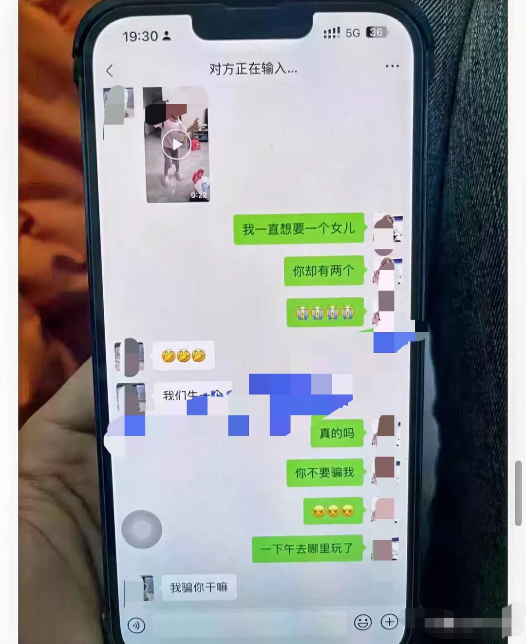福建学生父亲与同学母亲出轨,妻子家长群里怒发不雅视频】 "让你老公