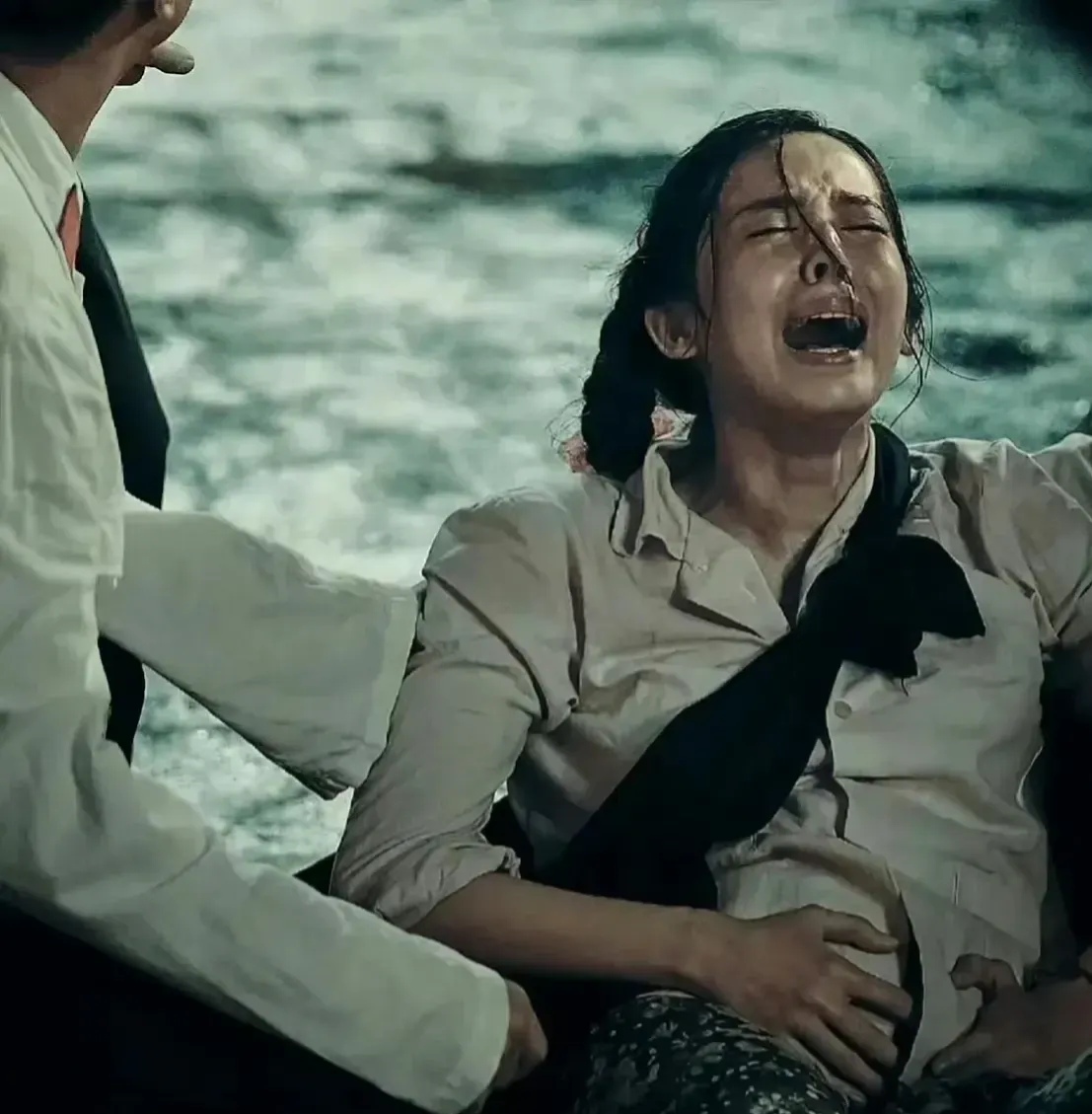 之前娜扎可能端着不太能接受这样的角色,其实一转变真的很能抓住观众