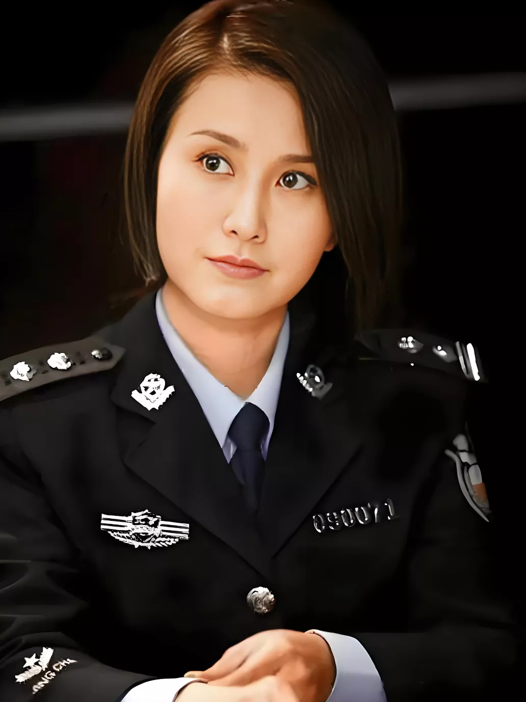 她是一个演技精湛的女演员,因在《重案六组》系列电视剧中出色表现而