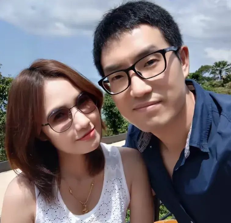 河北小伙泰国教汉语,月薪3万,娶仨当地美女,生俩混