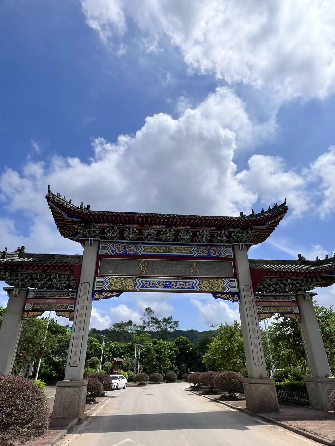 心里挺不是滋味的这个世界怎么了没钱寸步难行啊