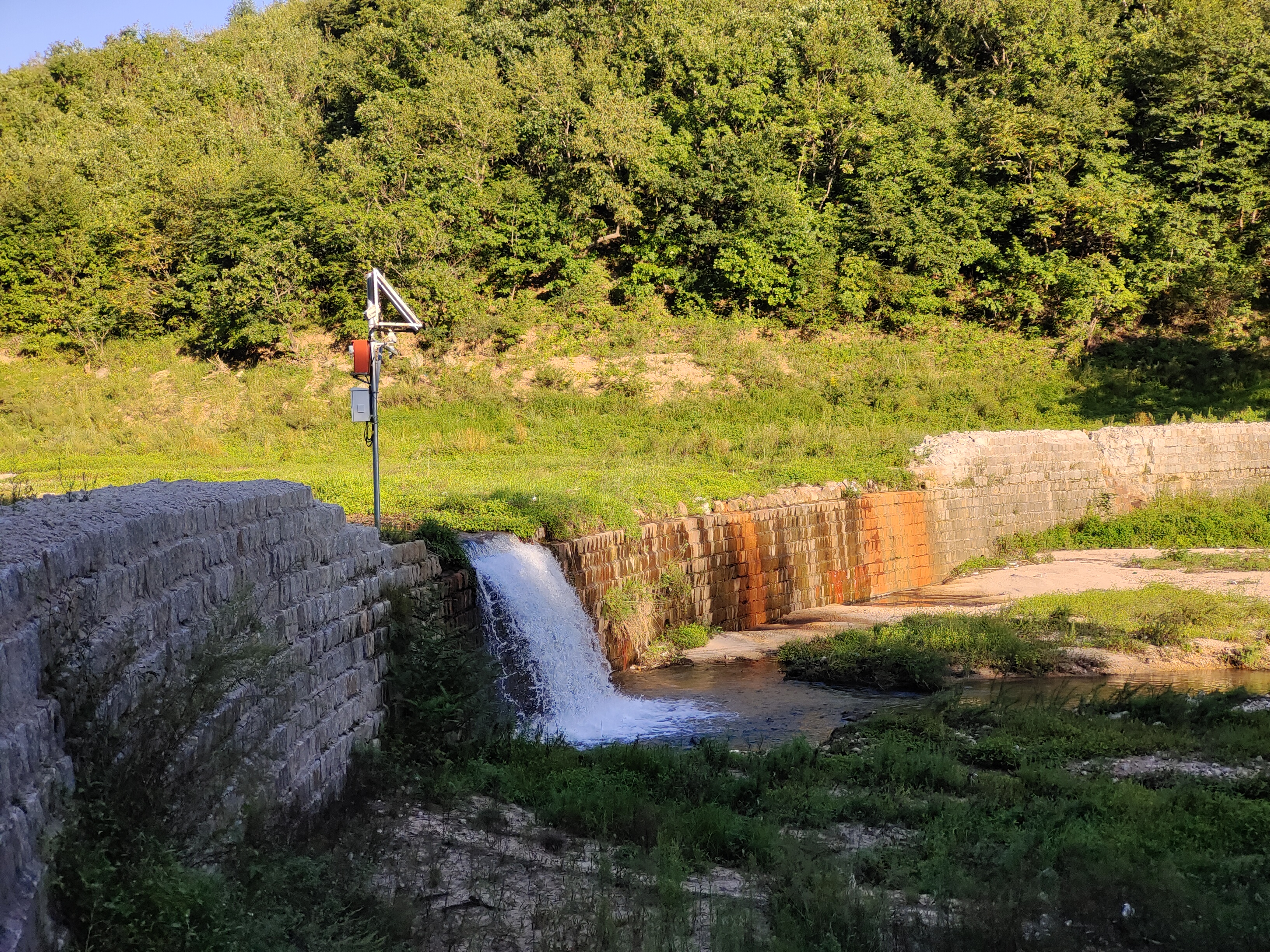 岫岩石湖瀑布图片