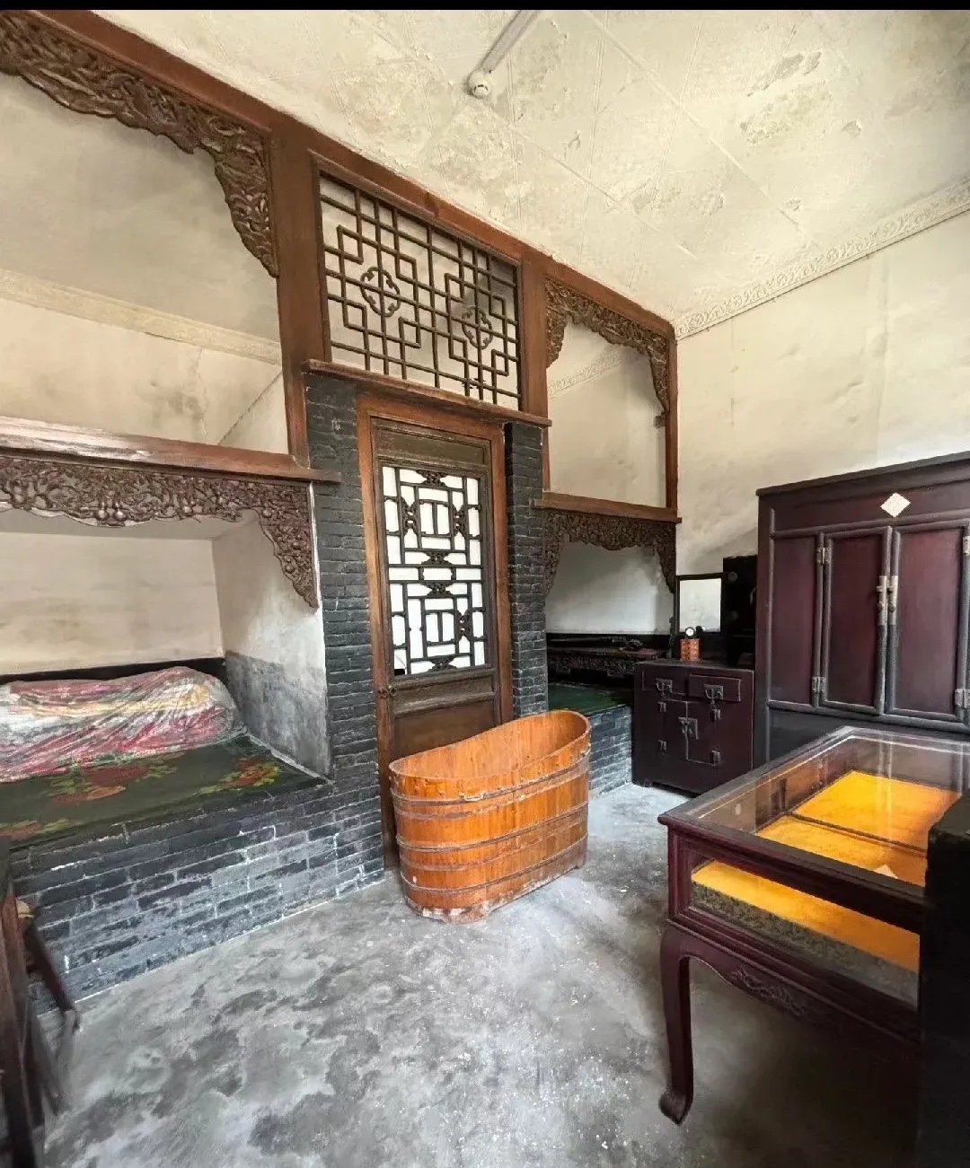 来给当代牛马大学生致命一击吧[呲牙] 山西马家大院的丫鬟房