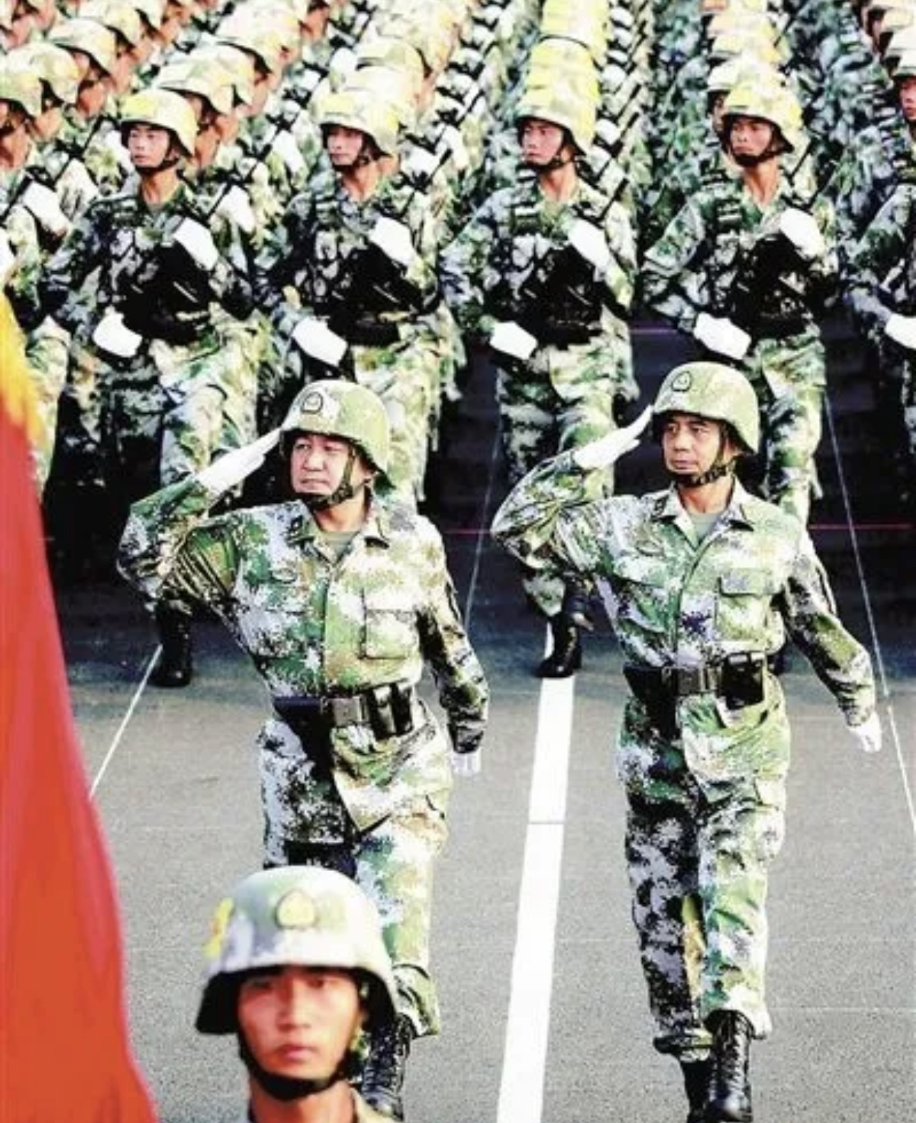 曾经的阅兵式领队曾经的将军曾经的副司令员现在的阶下囚邓志平