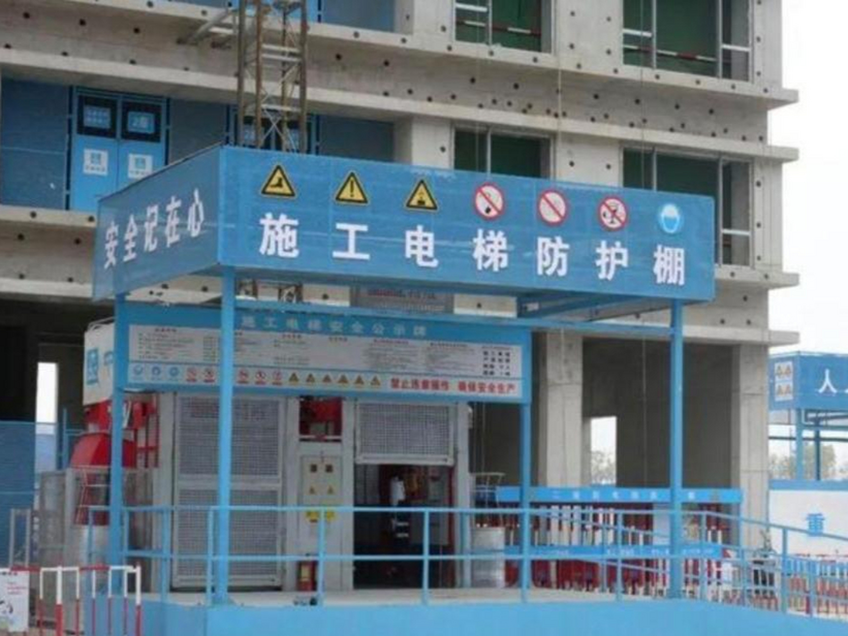 4个小伙东凑西凑凑了200万,然后中标一个过亿的项