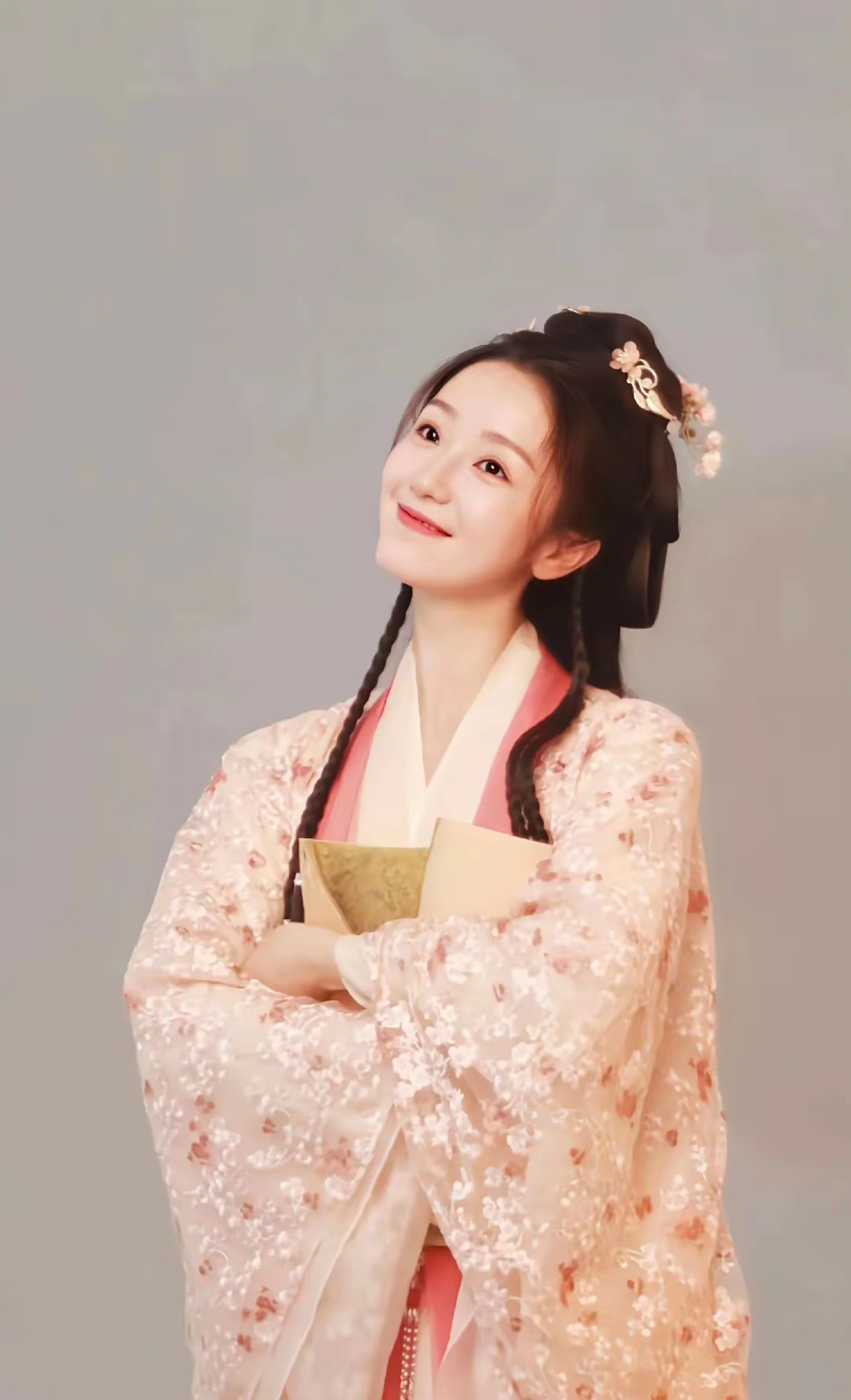 中肖燕饰演的陆垂垂出生于名门望族,她长乐曲女演员长乐曲 肖燕