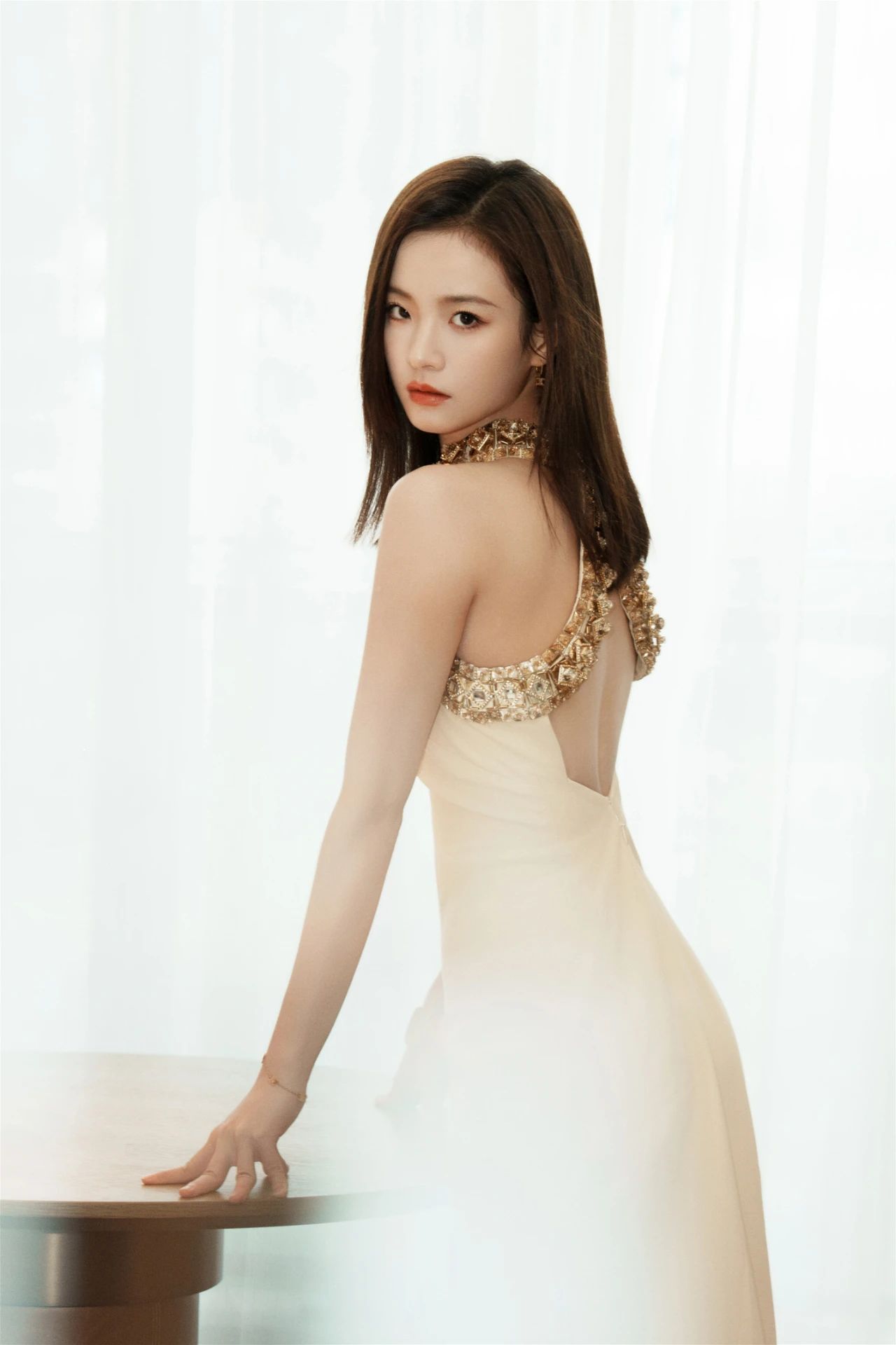 李庚希侧颜杀来袭,温婉气质迷倒众生!