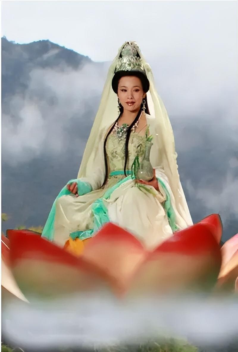 陈冲在浙版《西游记》中的观音菩萨,以其深厚的演技和独特的气质,赋予