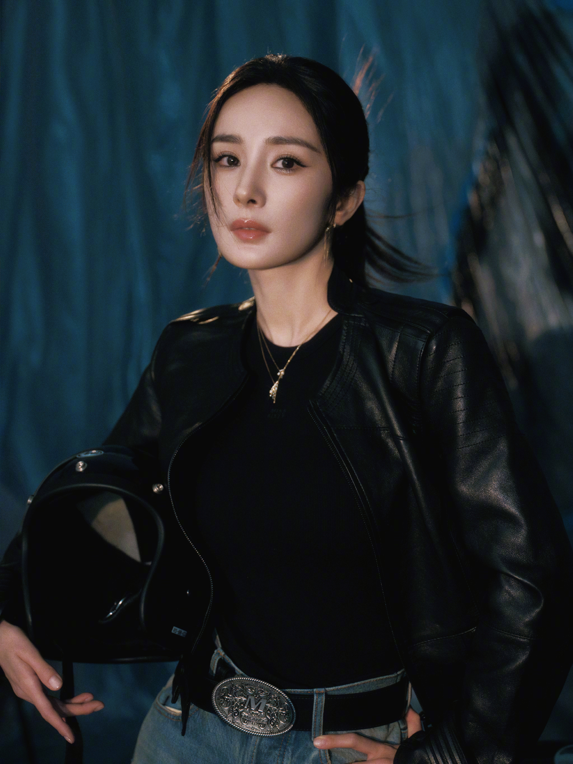 性感皮裤|美图壁纸写真杨幂霸气生活照杨幂黑色杨幂皮裤