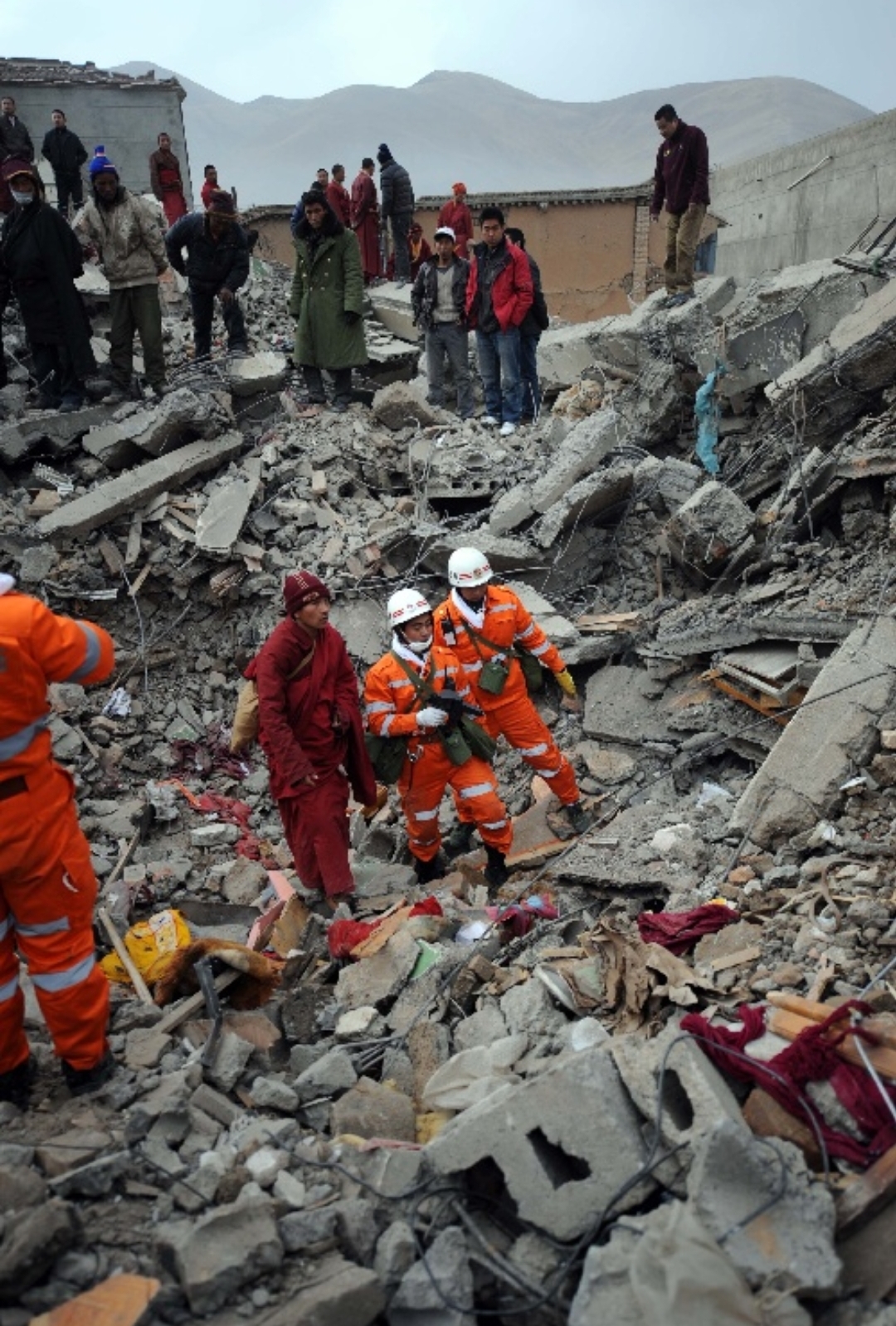 我乃四川人士,那年我正读高二,在成都求学