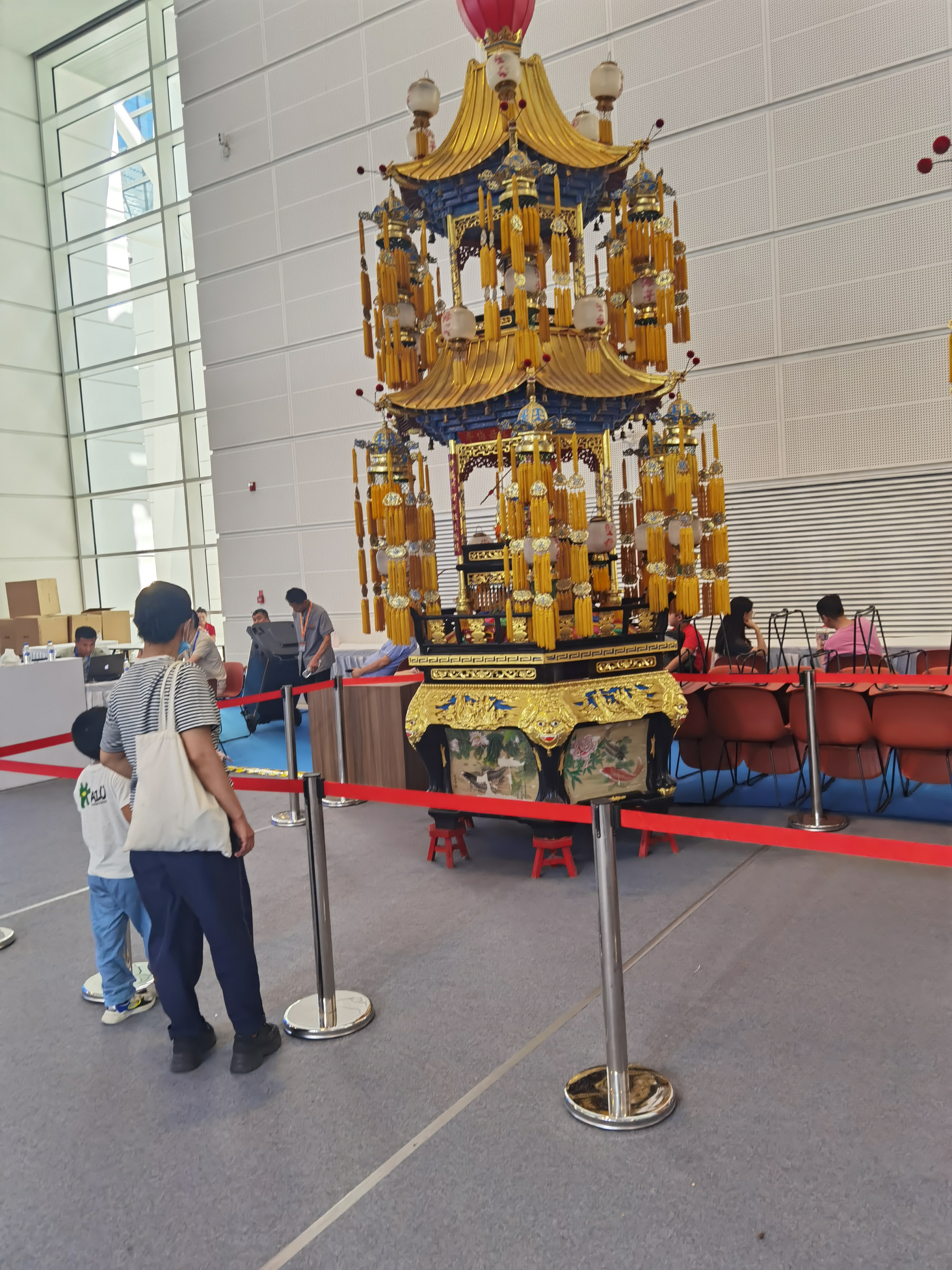 就拿最简单的来说吧,在大城市,有大型的图书馆,自然博物馆,历史博 