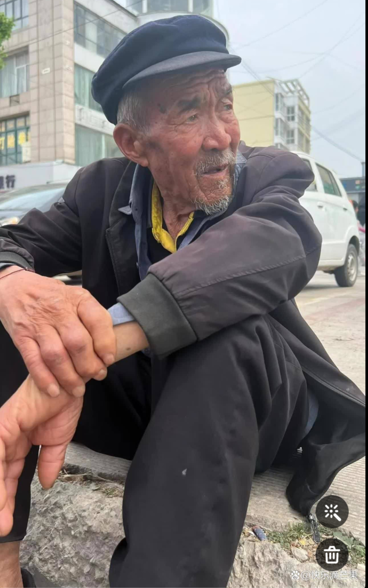 现在,李大爷每个月都有一笔5637元的退休金,这本来应该是他安享晚年