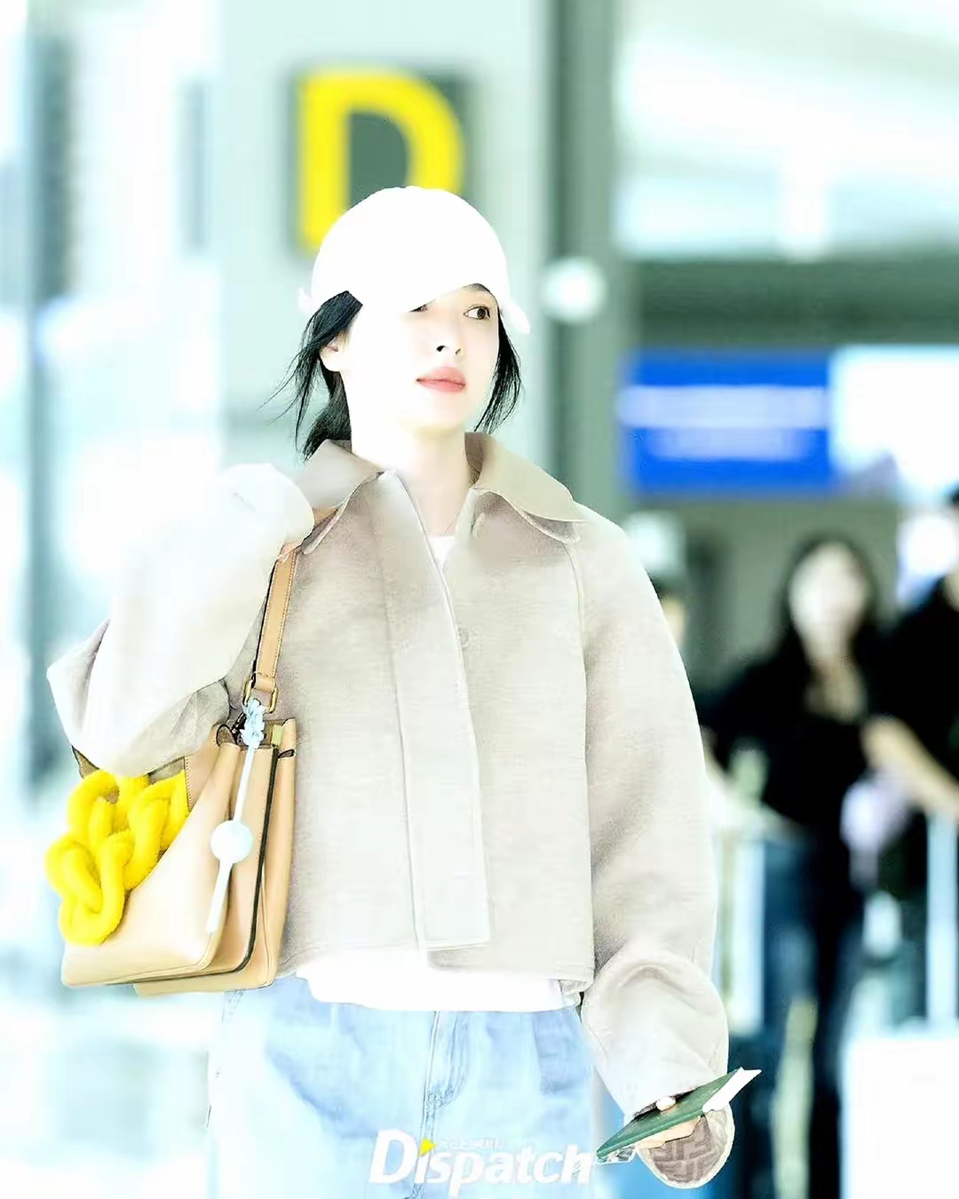 踏上时装周的征途,状态满格,与每一个温暖的笑容