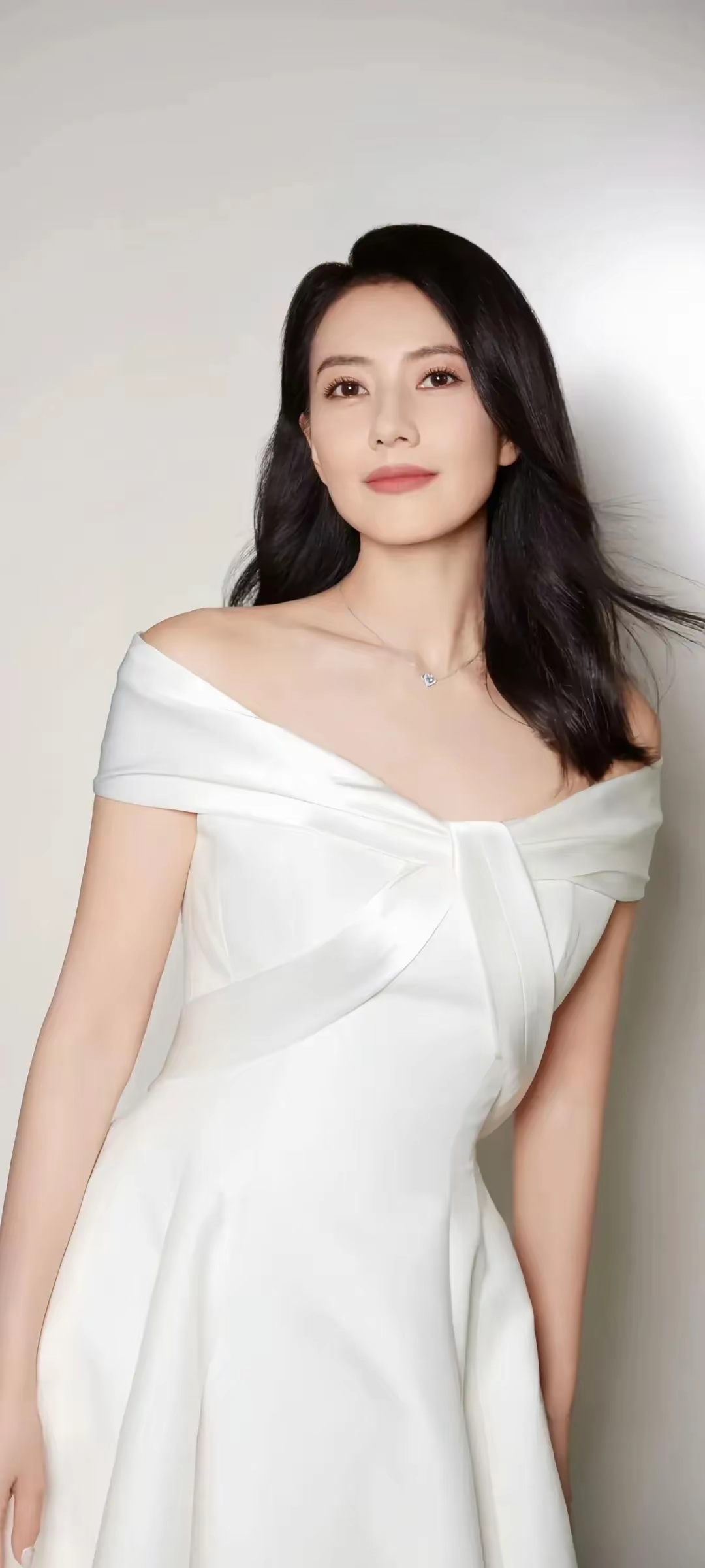 不得不说,作为79年出生的影视女演员,模特,女神高圆圆这都45岁了,可