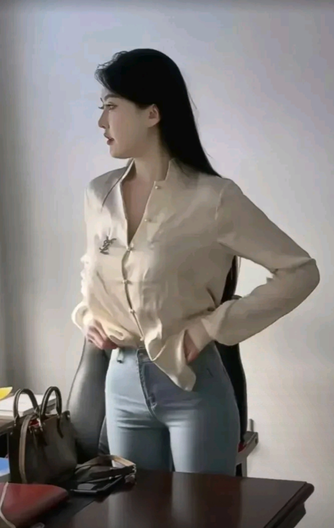 《丰满的女上司》中字