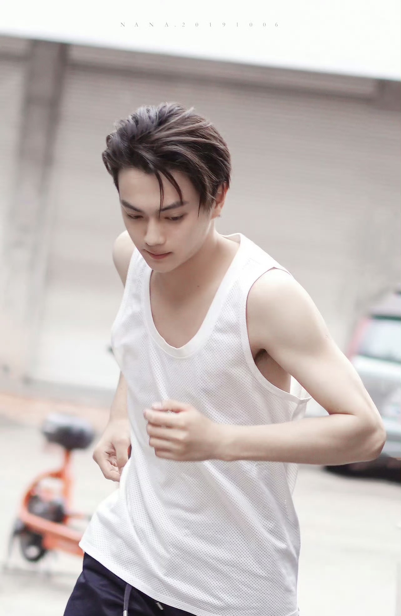 许凯把"老头衫"穿成了"老公衫",太帅了!