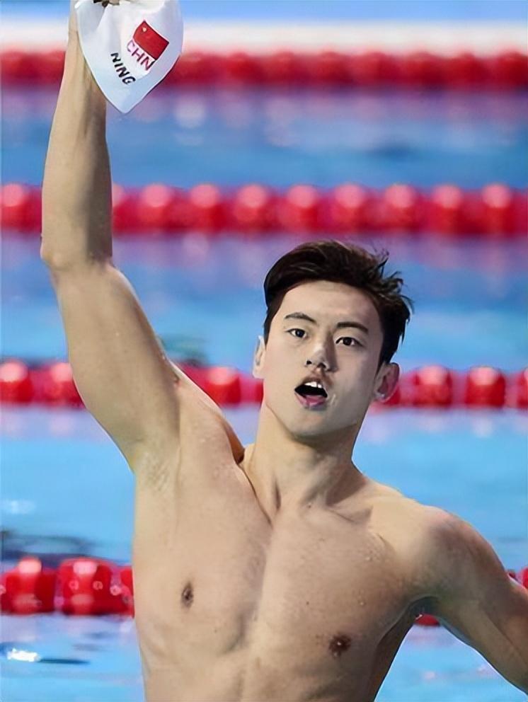 16年,一纸红头文件,将宁泽涛从国家游泳队开除,原来早有迹可循