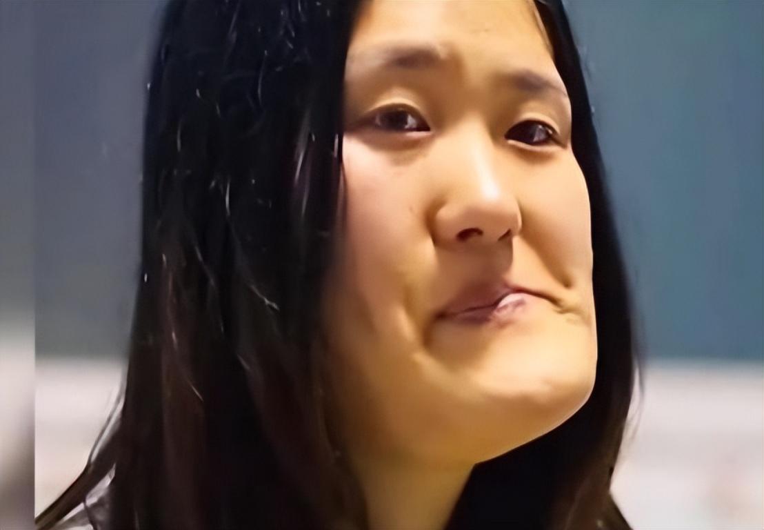 辽宁歪脸女孩,父母双亡,她整容成女神,拒百万年薪,只想当老师