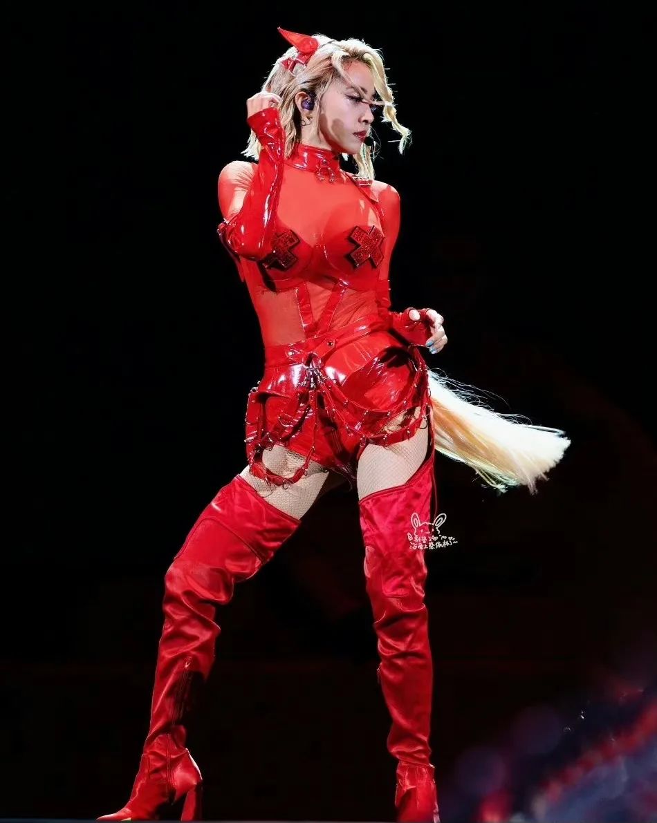蔡依林如此豪放,火辣透视装,视觉和听觉双重冲击,歌迷受不了!