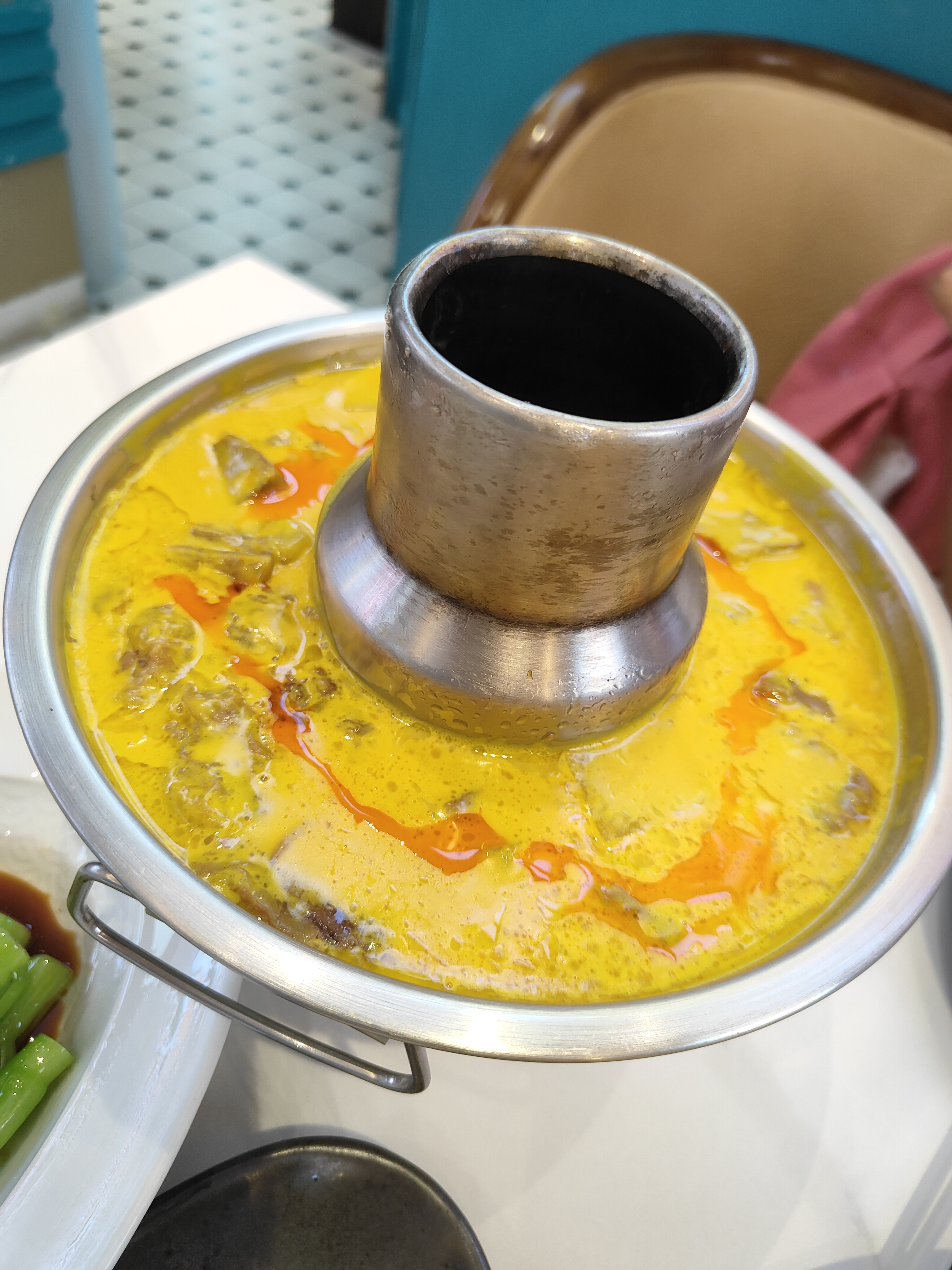 有烤鸡猪颈肉双拼 还有咖喱大虾咖喱牛腩菠萝炒饭还有一份青菜