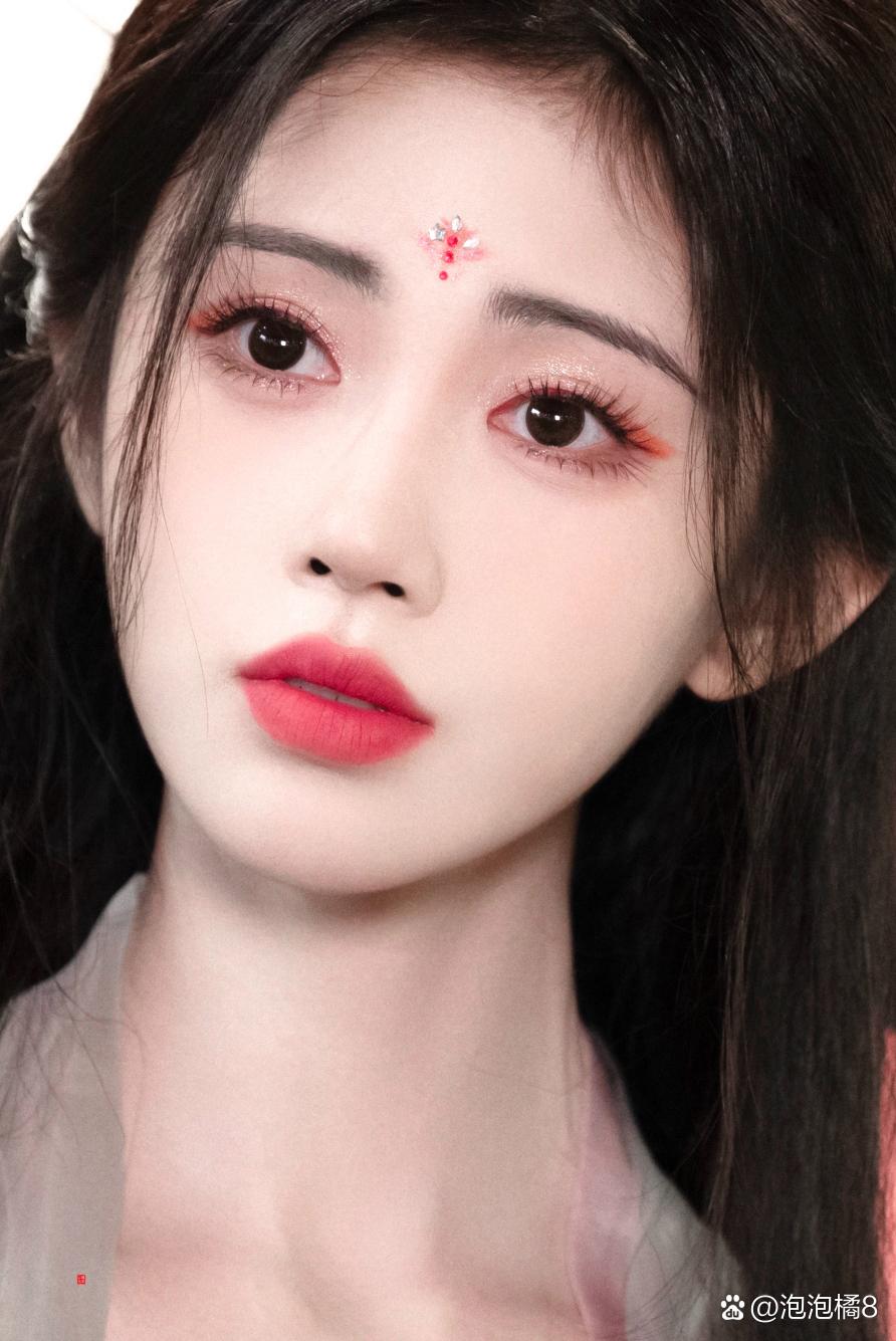 鞠婧祎:从嫦娥到仙女,她如何靠古装造型惊艳全网?