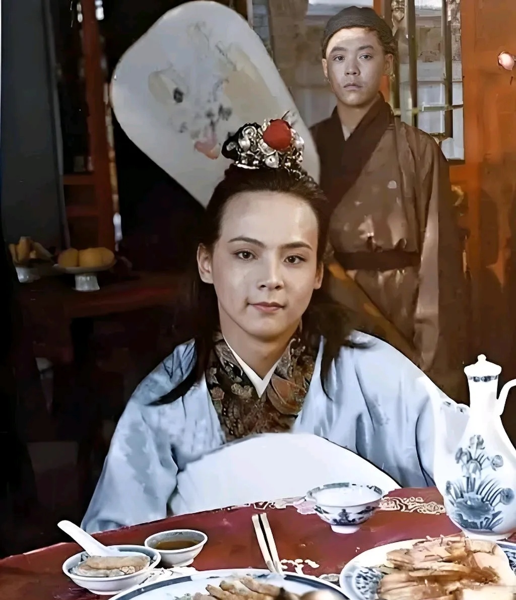 了; 第二,北静王:和柳湘莲是同一个演员,必然排在第二; 第三,贾链