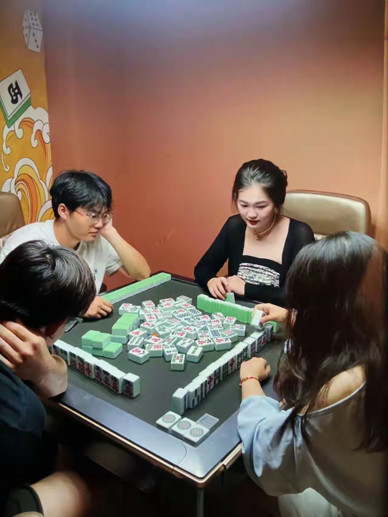 镇江一女子,打了一夜麻将后,输掉了 26