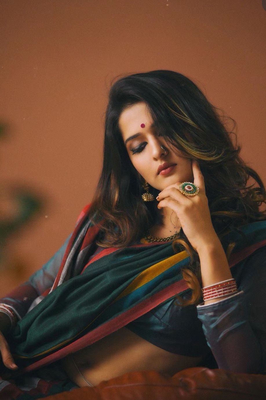 他们通常具有以下一些相貌特征:身材高挑,皮肤印度人长相印度四大种姓