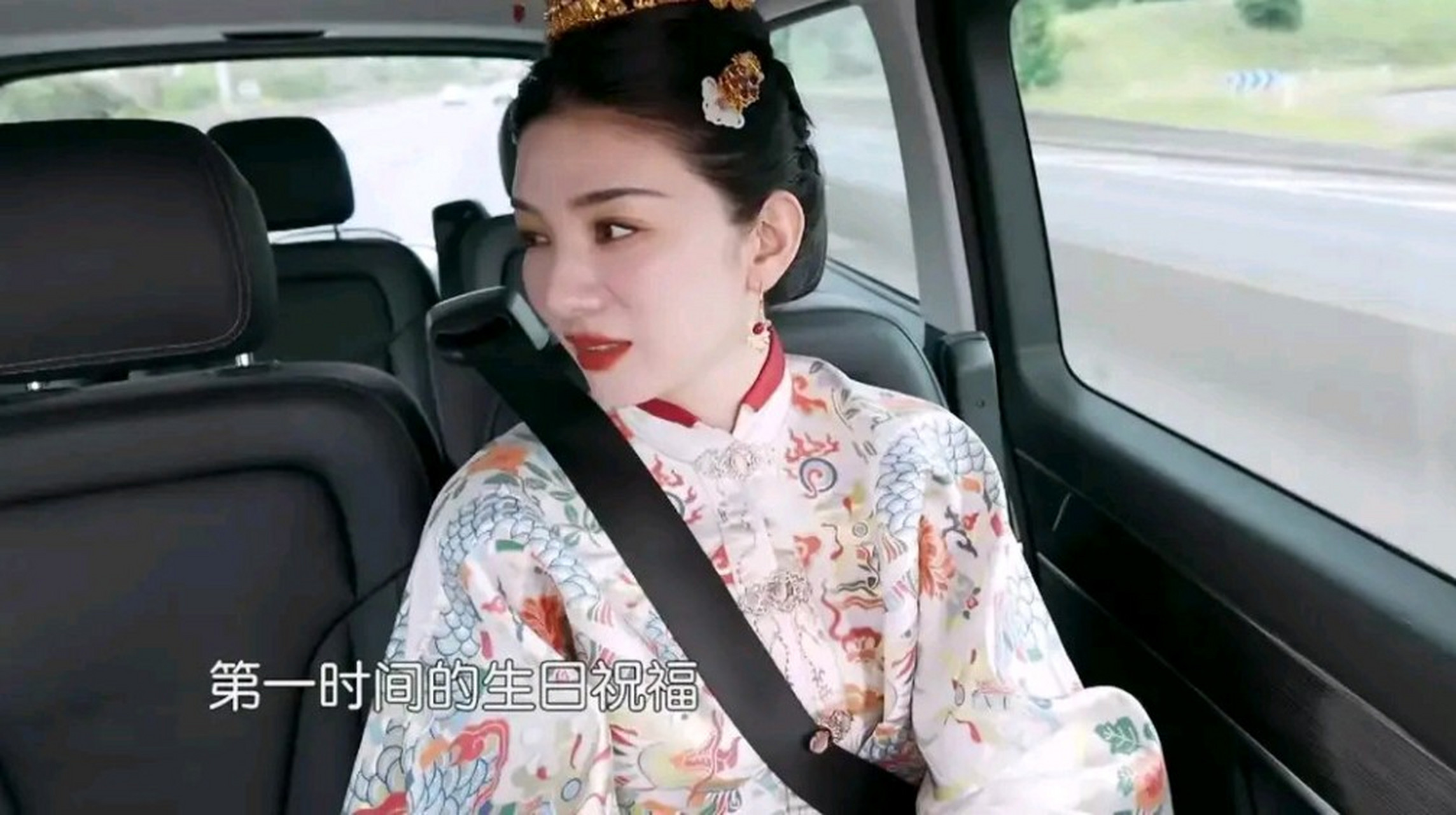 "  ​黄奕和黄晓明一起拍过《还珠格格》,因此她非常清楚黄晓明的