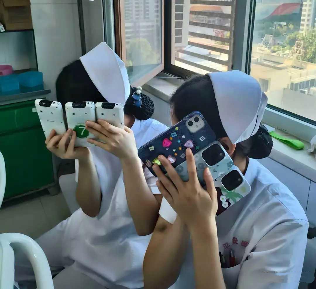 今天发现医院护士都这样接电话了,方式有点特别,不知是新的规定还是