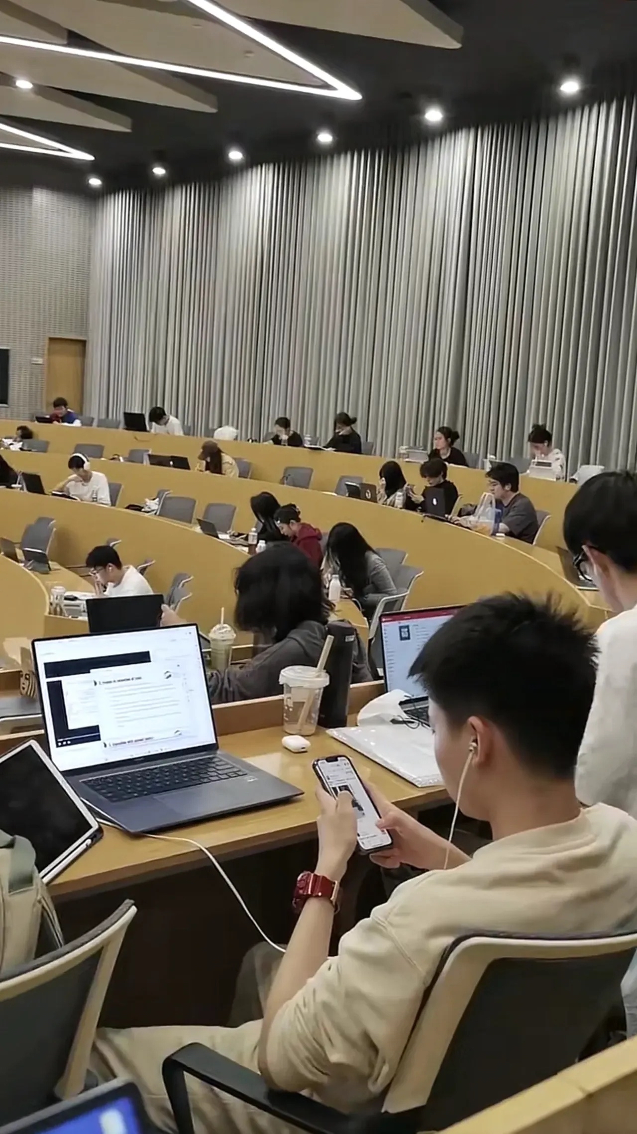 大学上课图片真实校园图片