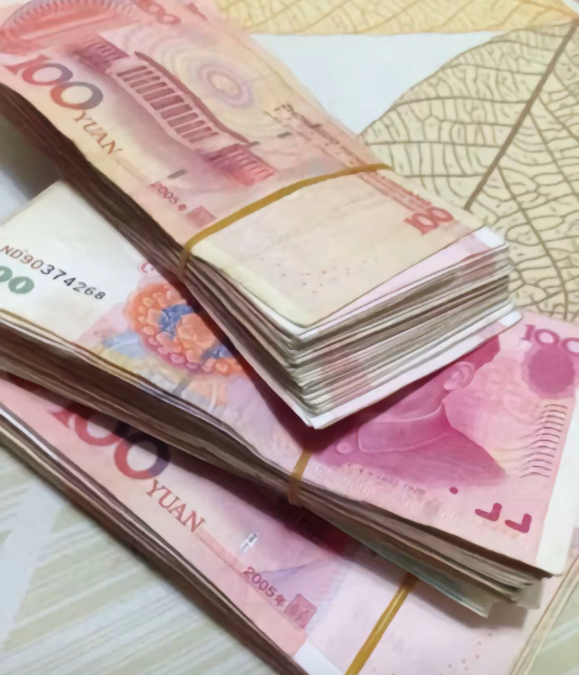 女人家  一周回来两次,不在家里过夜  一个月差不多给三万块钱生活费?