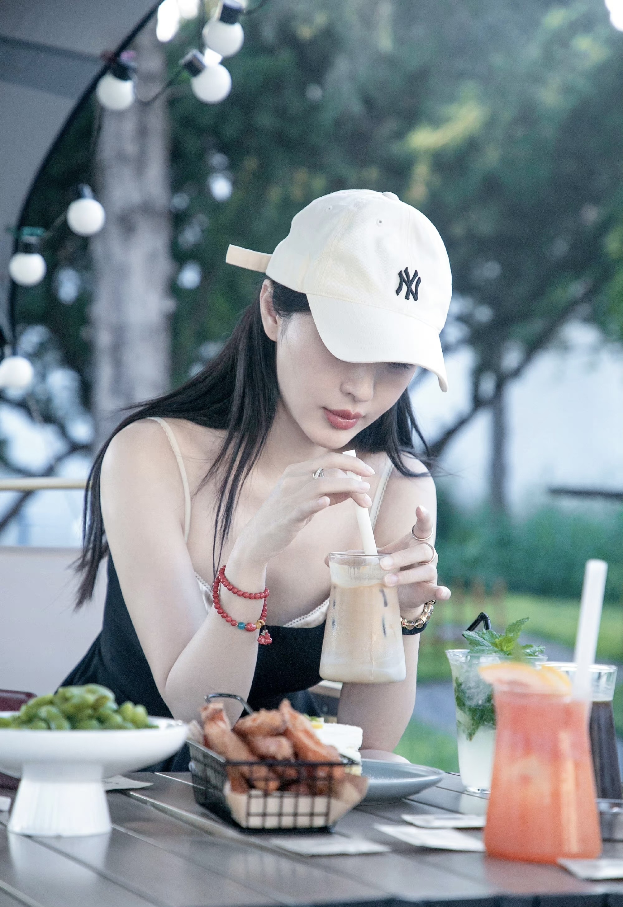 李菲儿可真不讲究笑起来牙龈都快掉出来了
