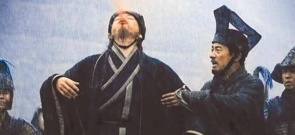 在五丈原诸葛亮油尽灯枯,用七星灯续命时被魏延闯入打断,姜维回忆诸葛