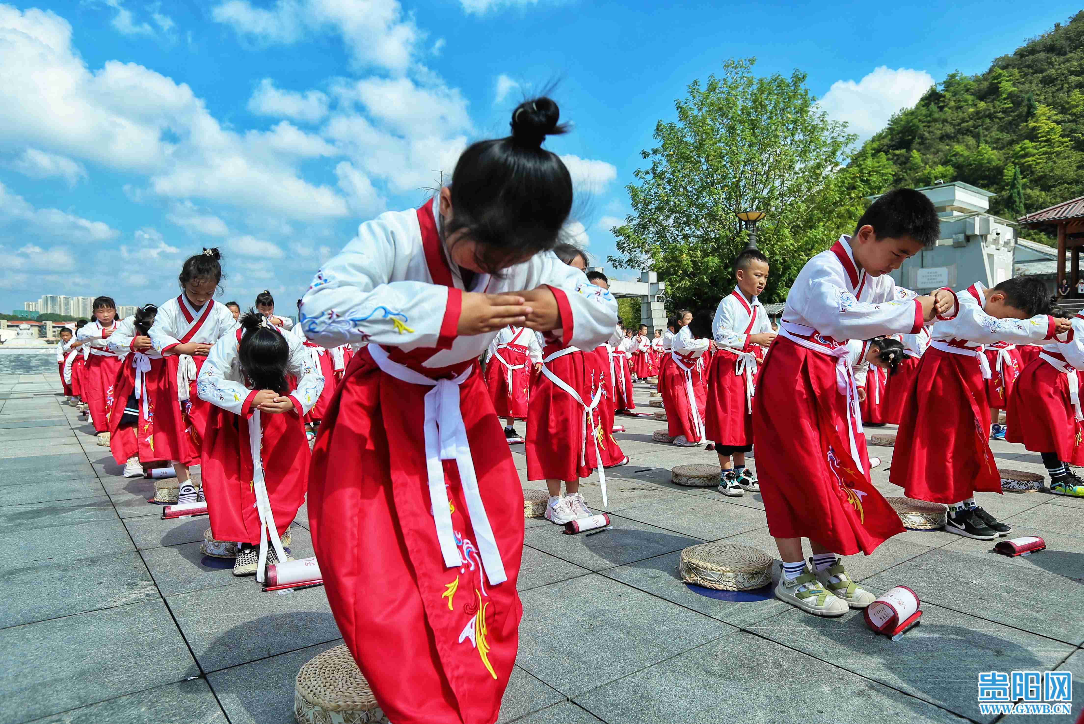 年开笔礼在贵阳孔学堂礼仪广场举行