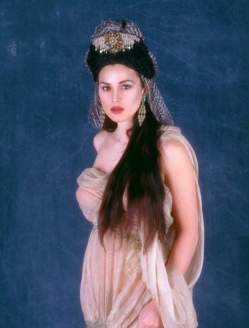 这位意大利美女,28岁就在娱乐圈掀起了波澜