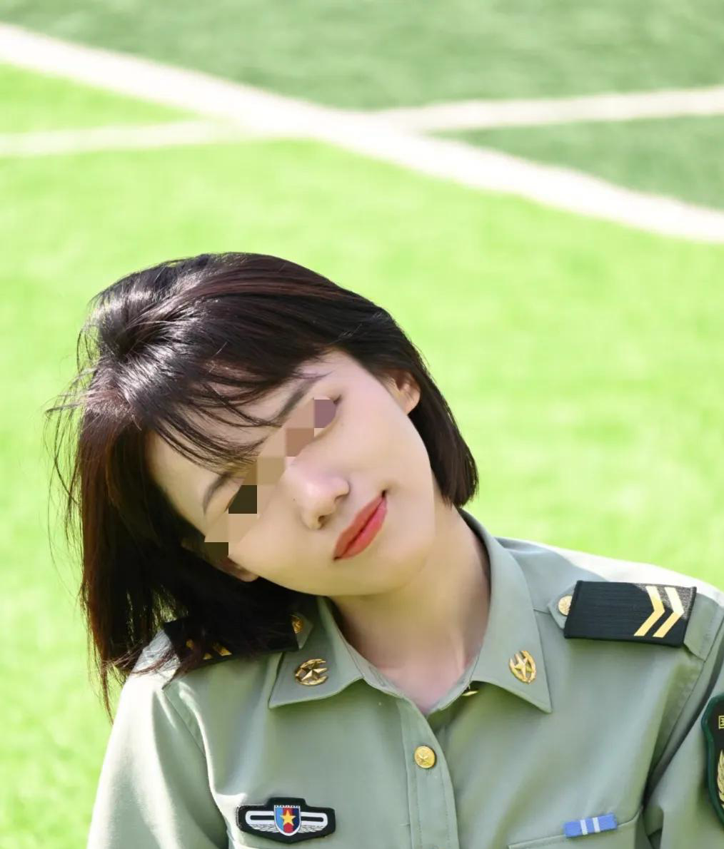 我18岁的女儿考上了军校,全家人都为女儿感到光荣