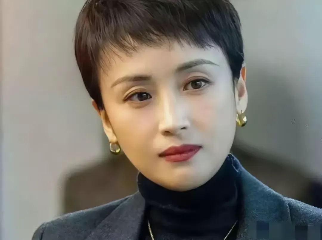 在娱乐圈里,有这样一位女演员,她不仅美貌与身材兼