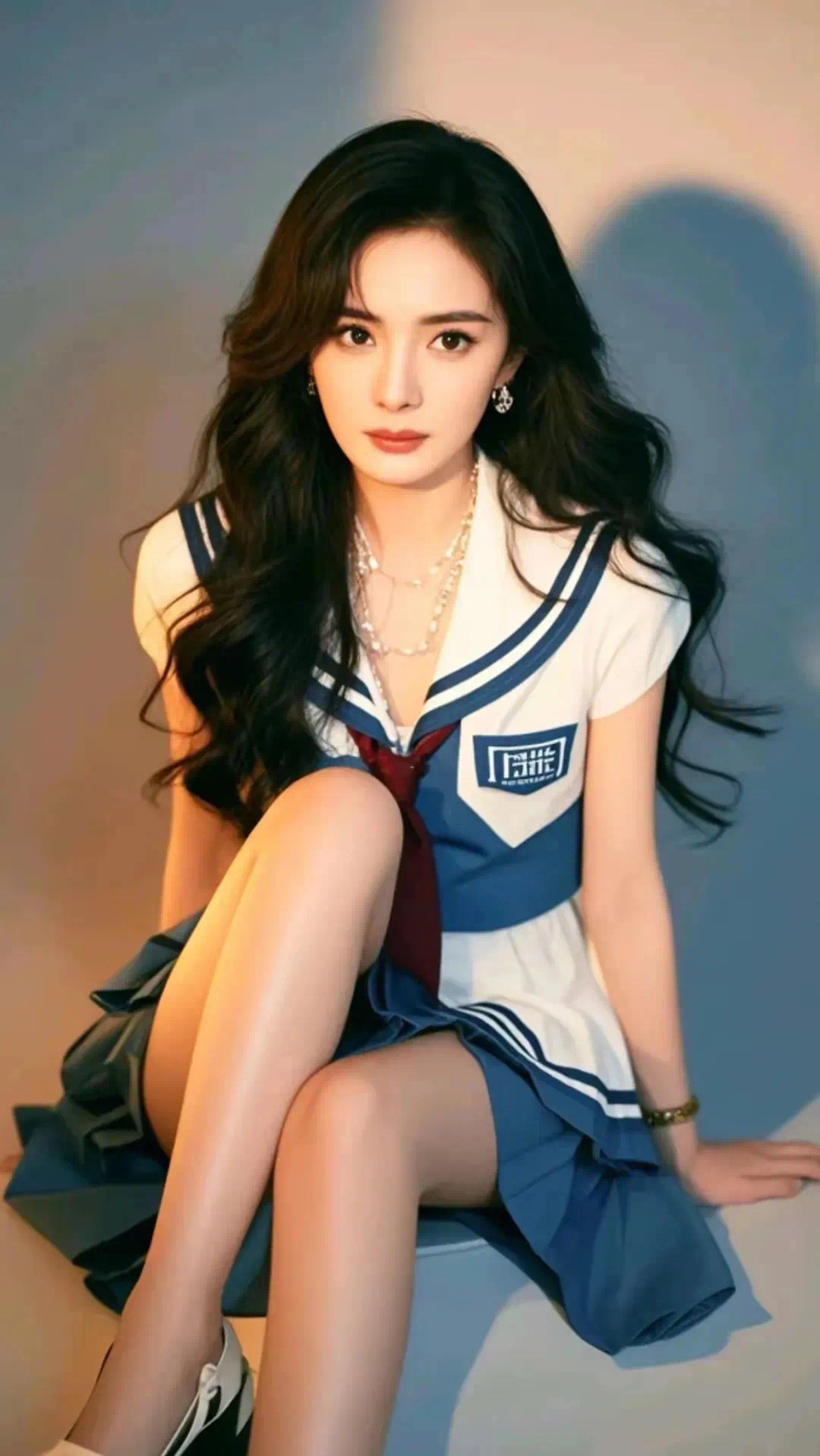 杨幂制服写真惊艳亮相,身材曼妙绝伦.