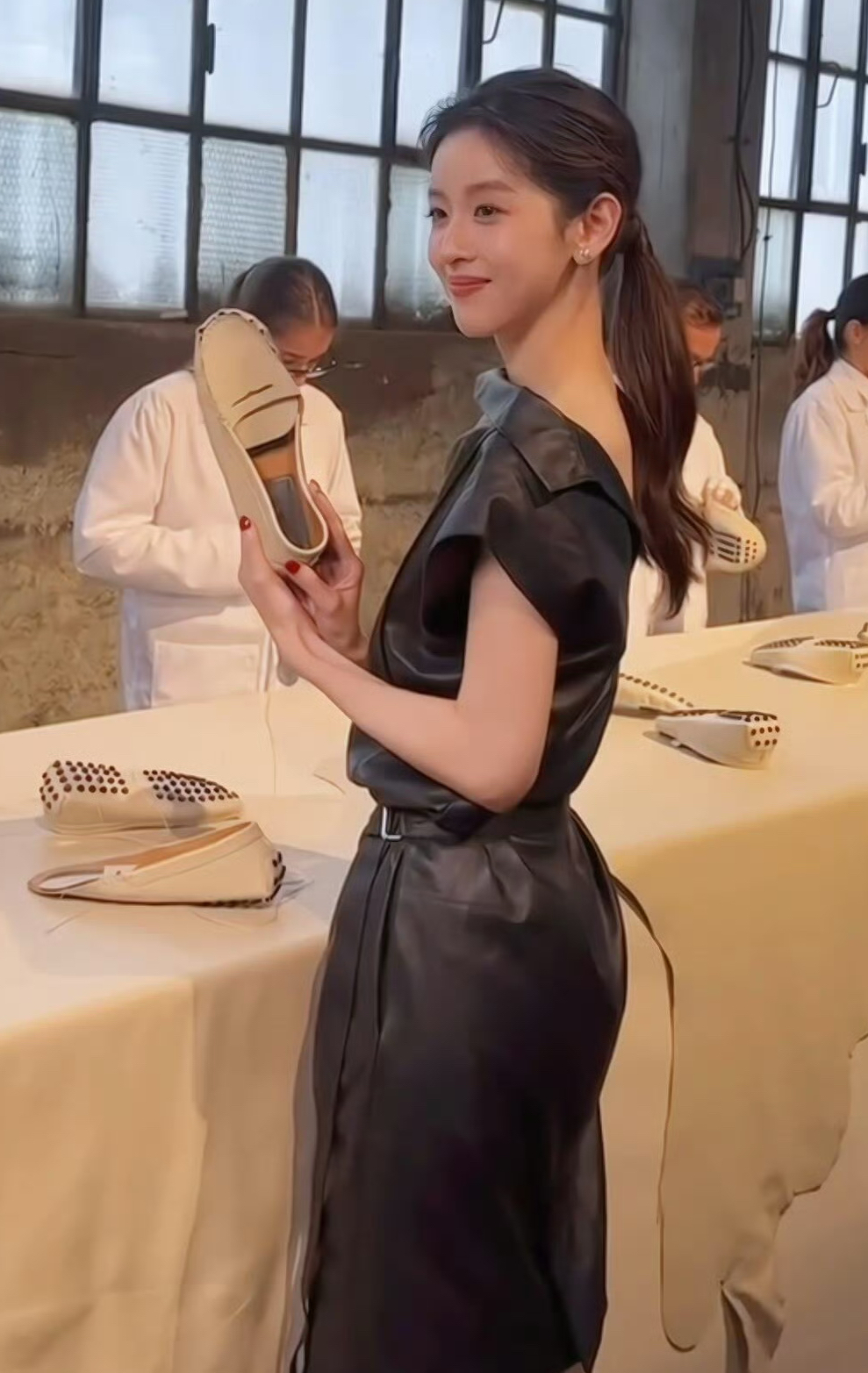 奶茶妹妹章泽天,她真的好从容自信,当初如果进了娱乐圈,这个长相一定