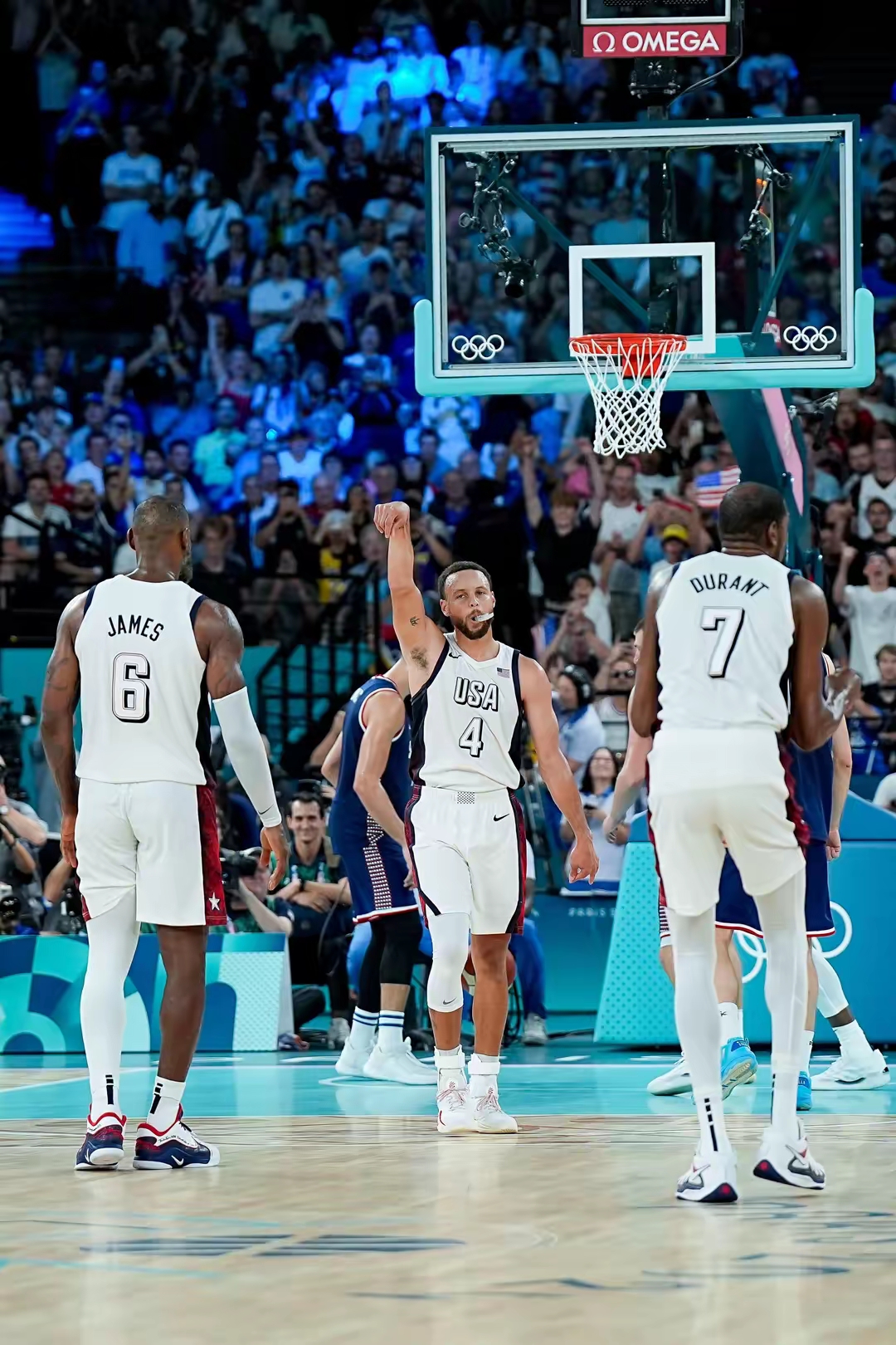 近日前nba顶级巨星阿里纳斯在节目中说库里一对一打不过欧文利拉德