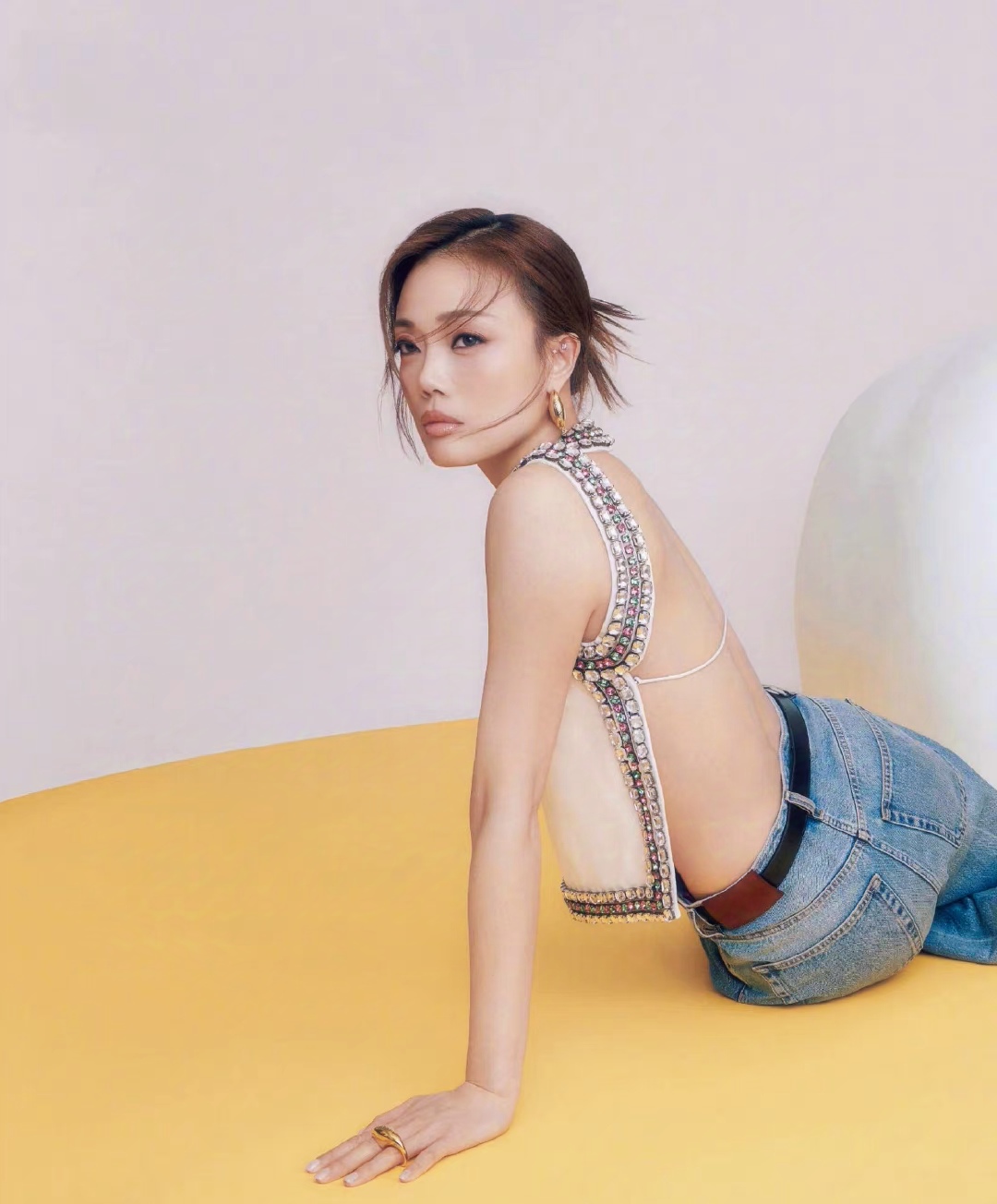 性感火辣,婉风流转的容祖儿,艳若桃李,千娇百媚,窈窕曼妙的身材,前凸